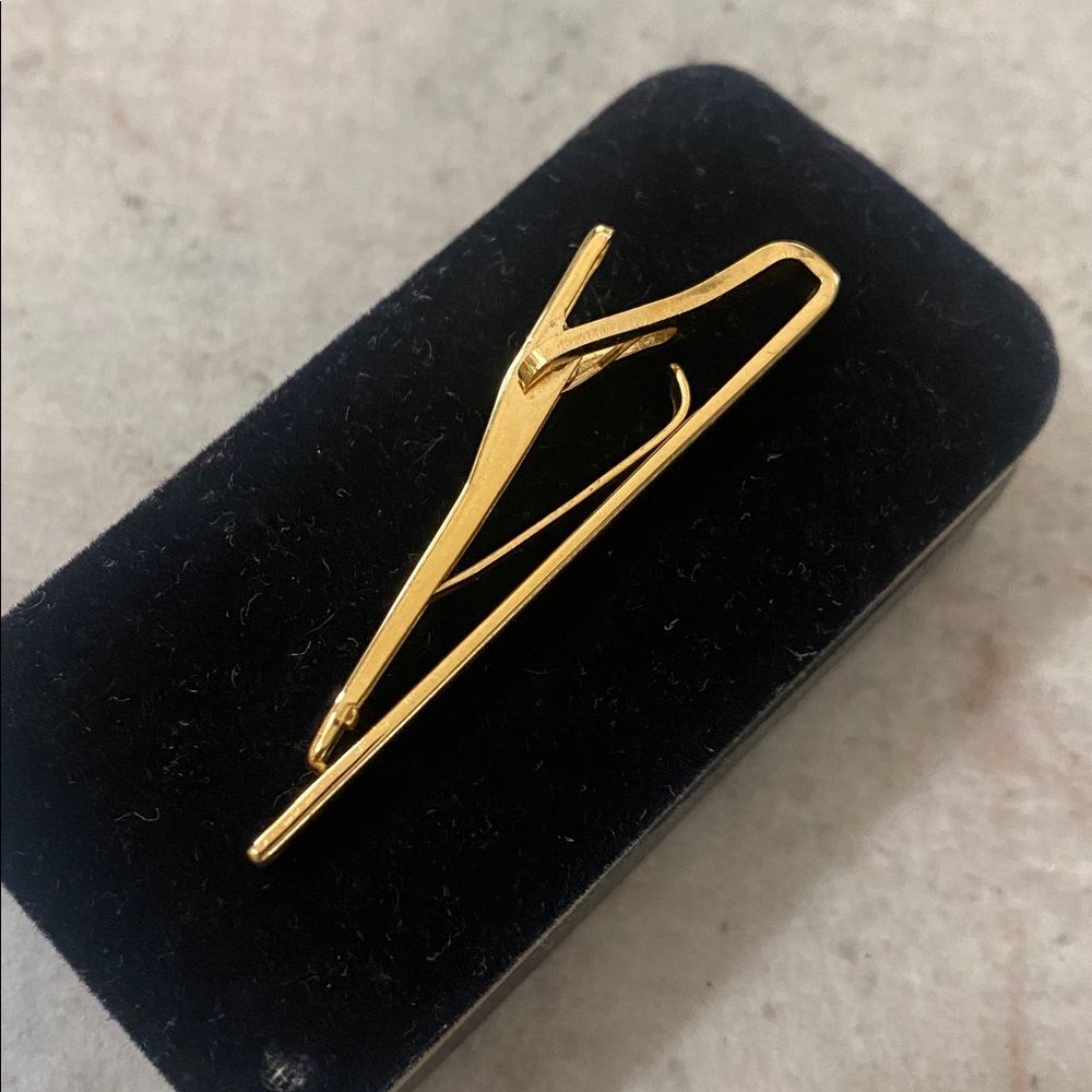 Vintage Pierre Cardin Gold Slim Tie Bar. Brand new - Picture 3 of 4